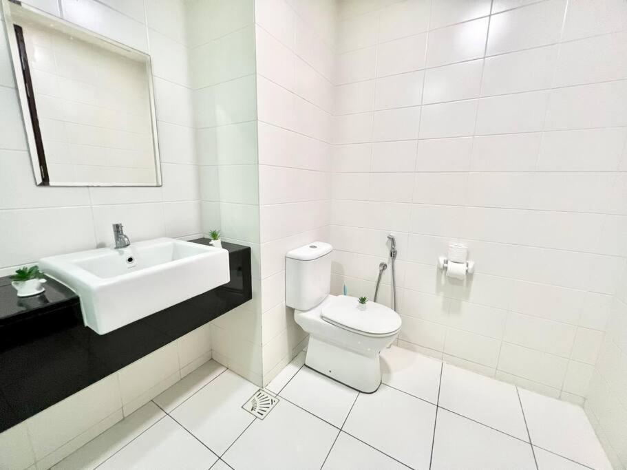 B Setia Alam 1-5 Pax Cozy Wifi&tv 3 Beds Trefoil *