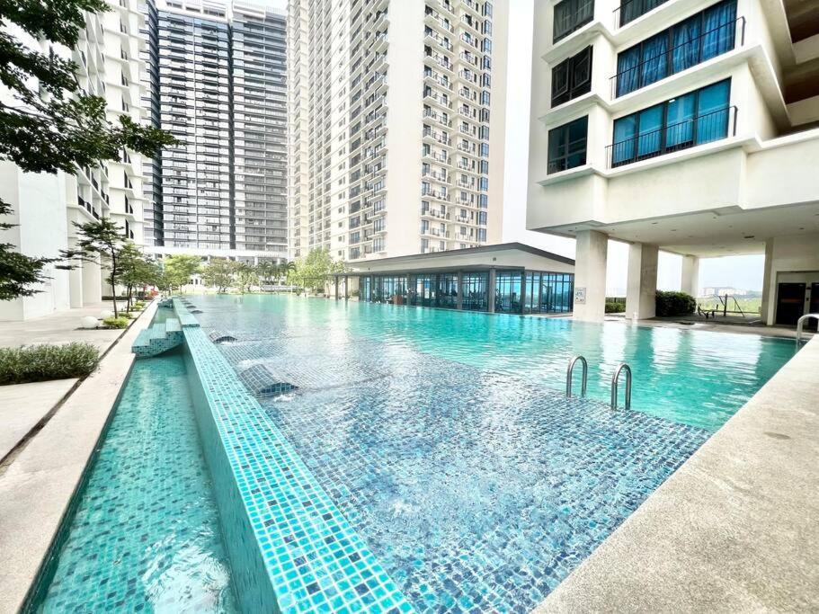 Apartment B Setia Alam 1-5 Pax Cozy Wifi&tv 3 Beds Trefoil